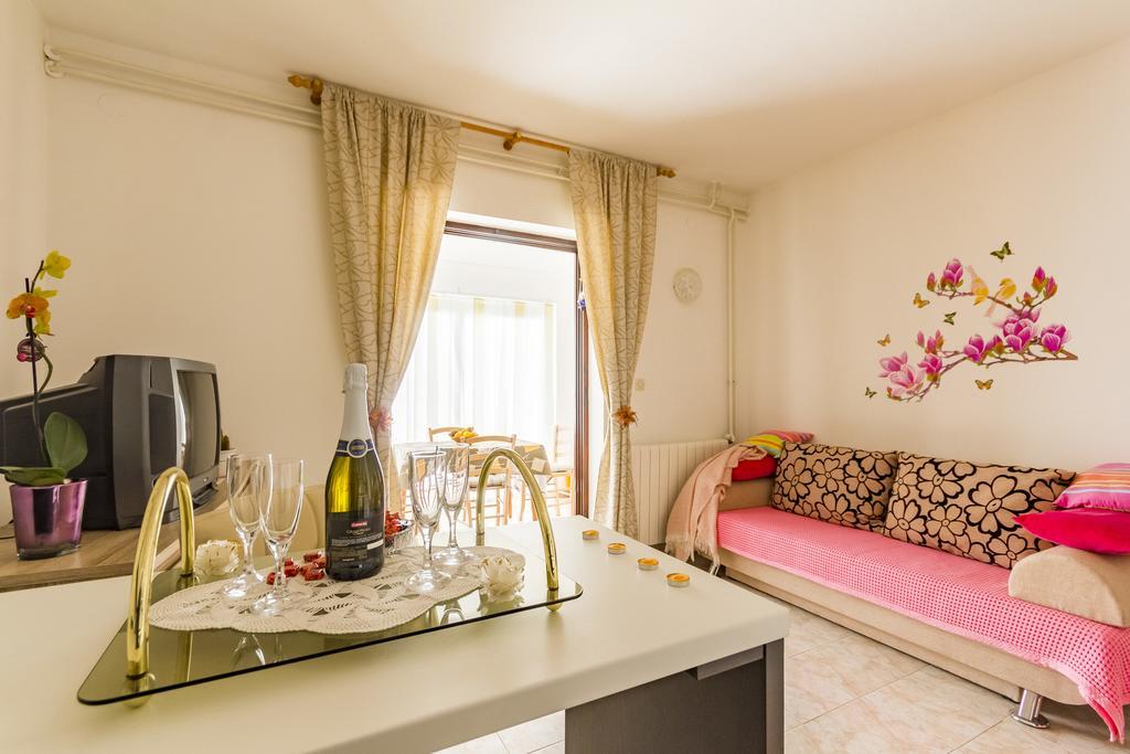 Apartment Lori Fažana Екстериор снимка