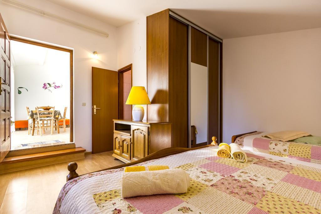 Apartment Lori Fažana Екстериор снимка