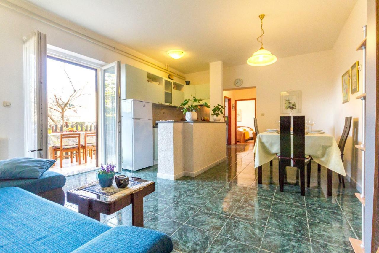 Apartment Lori Fažana Екстериор снимка